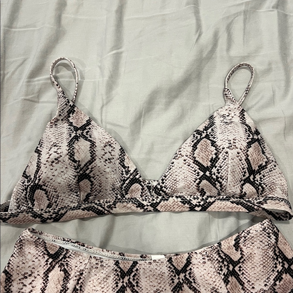 2 piece bikini - Picture 3 of 5